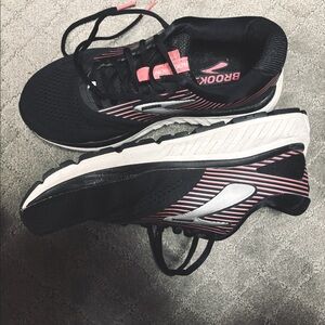 Brooks shoes 8.5 preowned